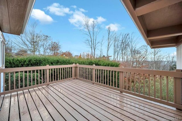 2 Dolphin Way, Riverhead, NY 11901