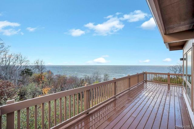 2 Dolphin Way, Riverhead, NY 11901