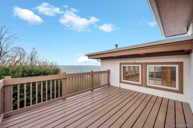 2 Dolphin Way, Riverhead, NY 11901