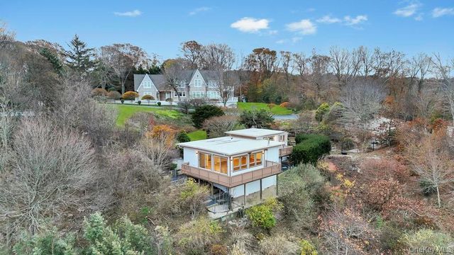 2 Dolphin Way, Riverhead, NY 11901