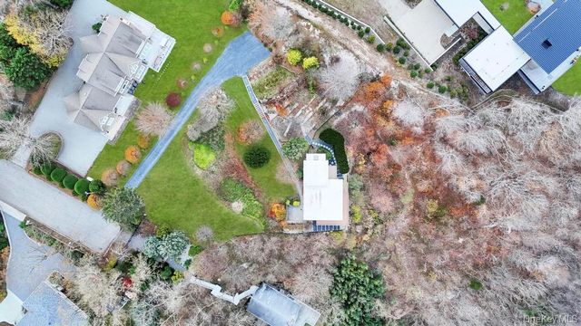 2 Dolphin Way, Riverhead, NY 11901