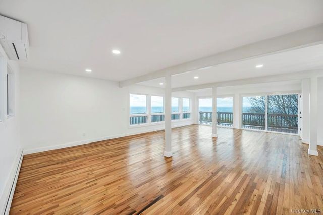 2 Dolphin Way, Riverhead, NY 11901