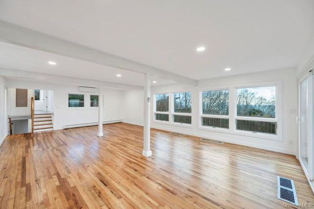 2 Dolphin Way, Riverhead, NY 11901