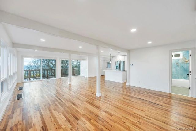 2 Dolphin Way, Riverhead, NY 11901