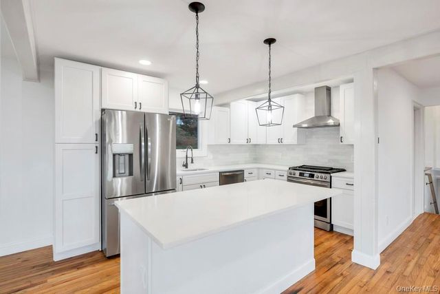 2 Dolphin Way, Riverhead, NY 11901