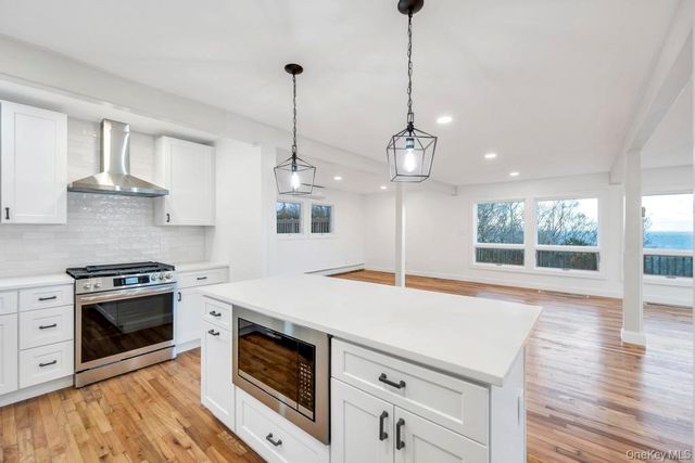 2 Dolphin Way, Riverhead, NY 11901