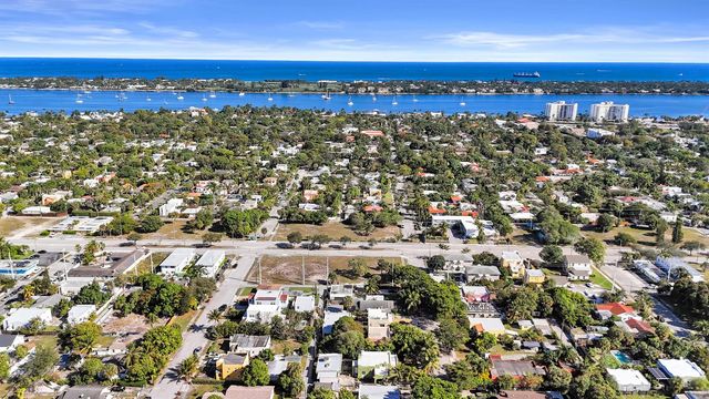 627 30th Street, West Palm Beach, FL 33407