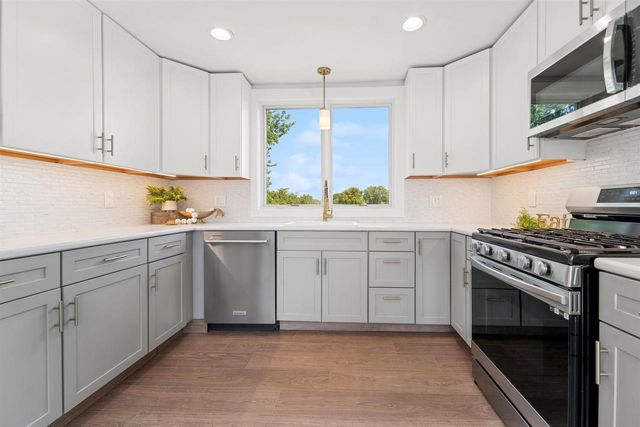 N3306 COUNTY ROAD EE, Appleton, WI 54913