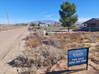 312 10th Avenue NE, Rio Rancho, NM 87144