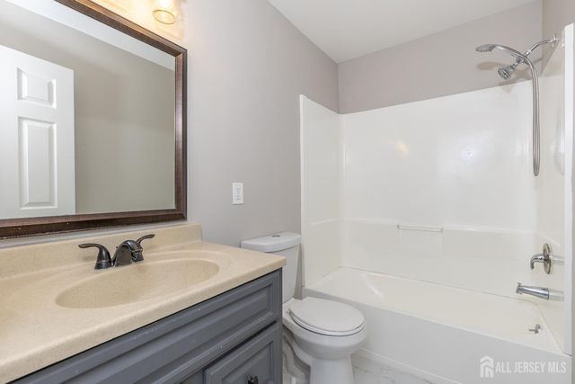 2301 Bayhead Drive, Middlesex, NJ 08859