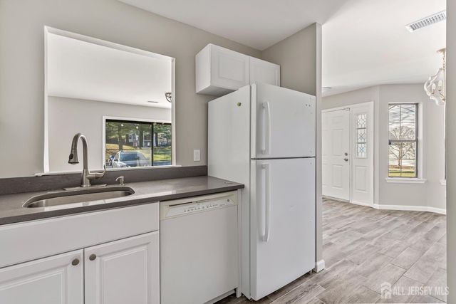 2301 Bayhead Drive, Middlesex, NJ 08859