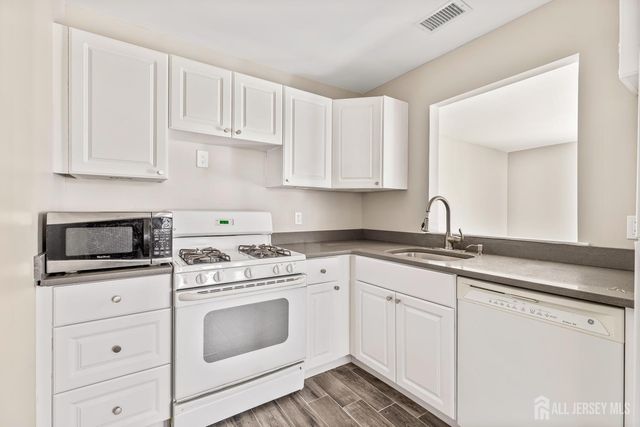 2301 Bayhead Drive, Middlesex, NJ 08859