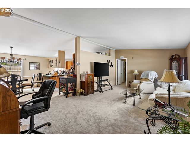 17969 S GRANT Dr, Oregon City, OR 97045
