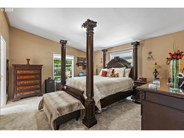 17969 S GRANT Dr, Oregon City, OR 97045