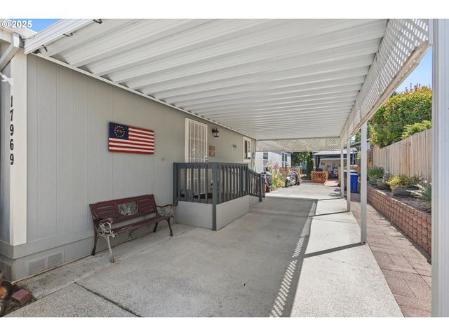 17969 S GRANT Dr, Oregon City, OR 97045