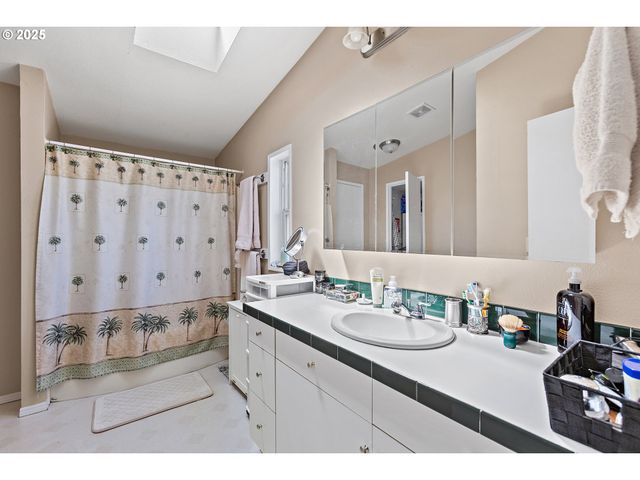 17969 S GRANT Dr, Oregon City, OR 97045