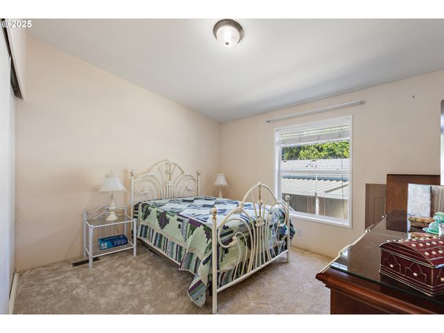 17969 S GRANT Dr, Oregon City, OR 97045