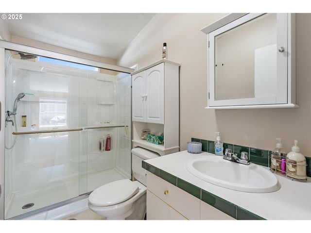 17969 S GRANT Dr, Oregon City, OR 97045