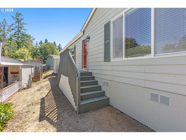 17969 S GRANT Dr, Oregon City, OR 97045