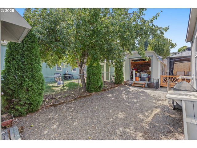 17969 S GRANT Dr, Oregon City, OR 97045
