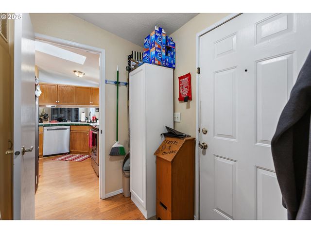 17969 S GRANT Dr, Oregon City, OR 97045