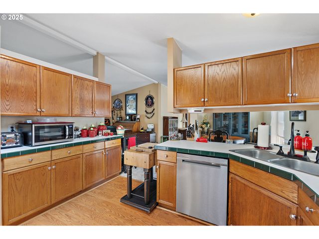 17969 S GRANT Dr, Oregon City, OR 97045