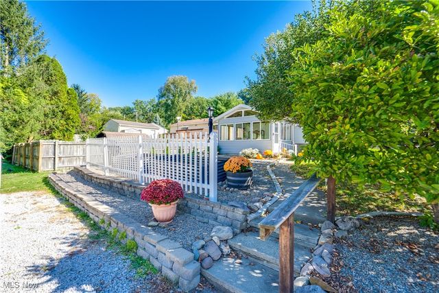 3076 N Turkeyfoot Road, Akron, OH 44319