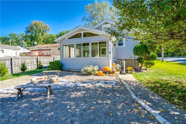 3076 N Turkeyfoot Road, Akron, OH 44319