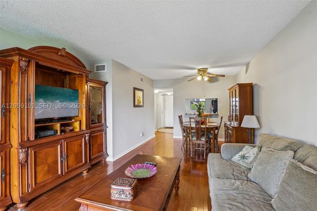 7094 Golf Colony Ct 104, Lake Worth, FL 33467