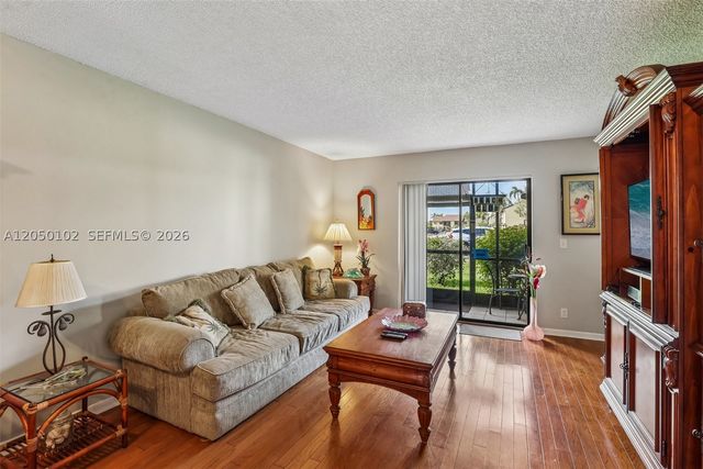 7094 Golf Colony Ct 104, Lake Worth, FL 33467