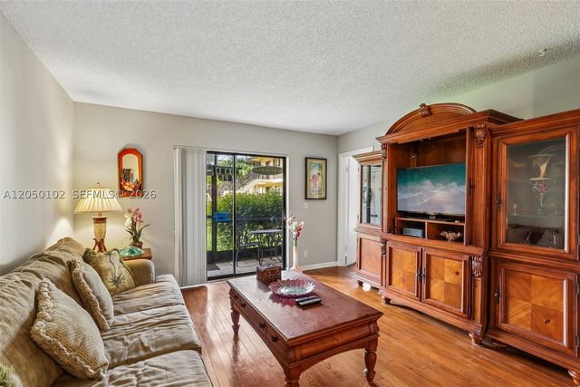 7094 Golf Colony Ct 104, Lake Worth, FL 33467