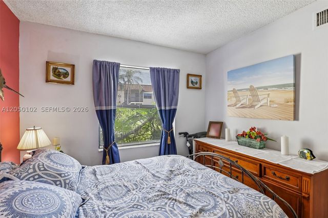 7094 Golf Colony Ct 104, Lake Worth, FL 33467