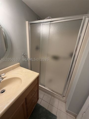 7094 Golf Colony Ct 104, Lake Worth, FL 33467