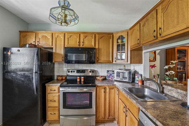 7094 Golf Colony Ct 104, Lake Worth, FL 33467