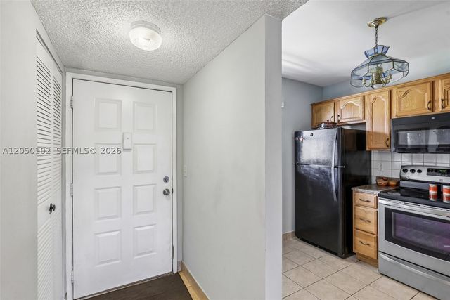 7094 Golf Colony Ct 104, Lake Worth, FL 33467