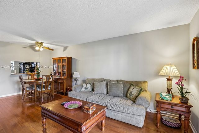7094 Golf Colony Ct 104, Lake Worth, FL 33467