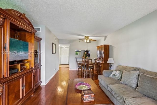 7094 Golf Colony Ct 104, Lake Worth, FL 33467