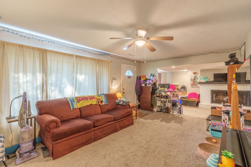Image 13 of property listing at 418 Marteeny Street, Mt Vernon, IL 62864