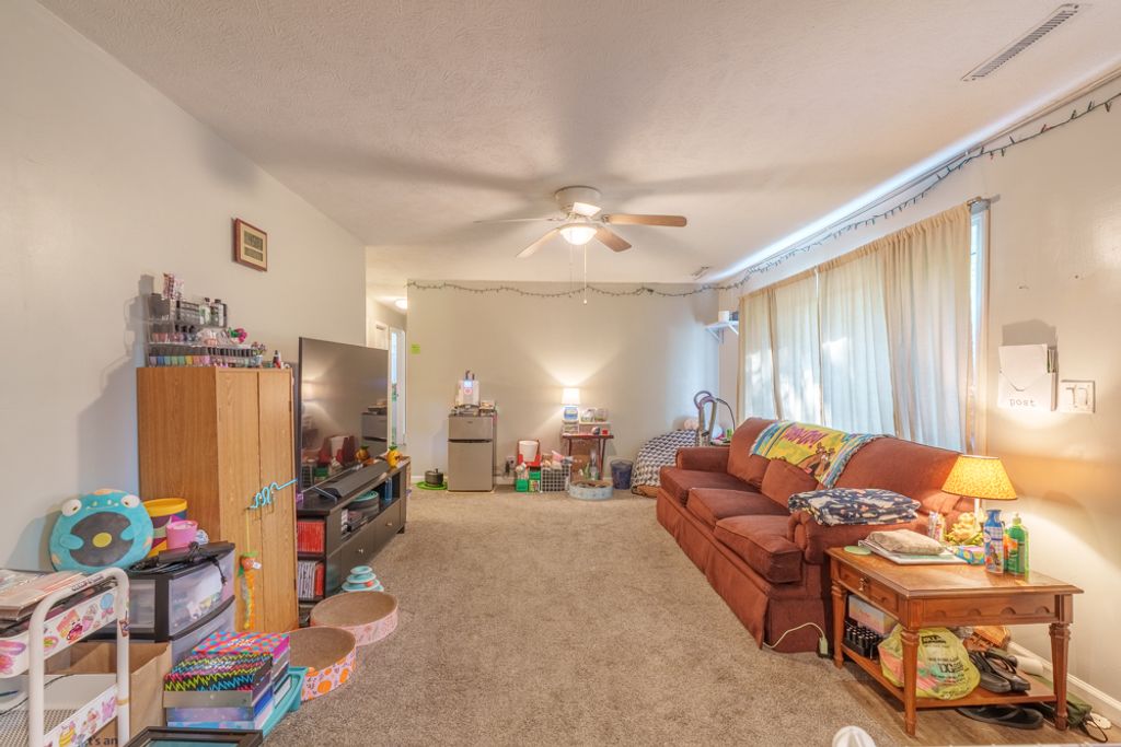 Image 14 of property listing at 418 Marteeny Street, Mt Vernon, IL 62864