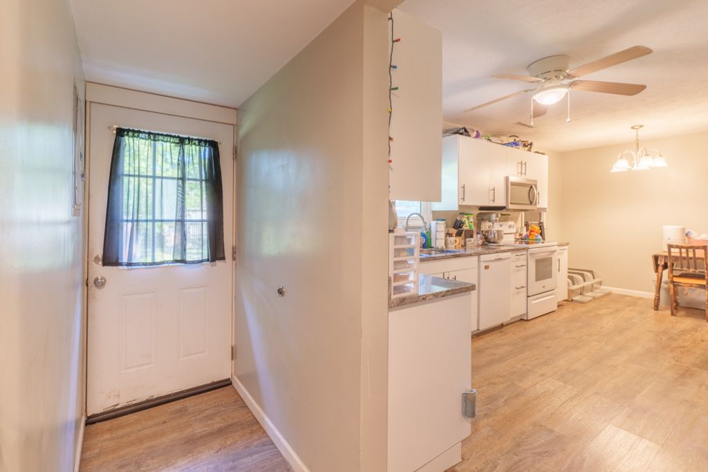 Image 19 of property listing at 418 Marteeny Street, Mt Vernon, IL 62864