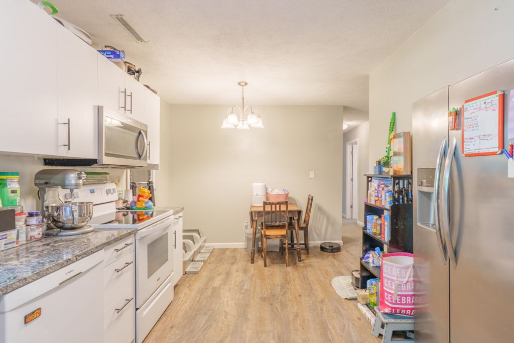 Image 23 of property listing at 418 Marteeny Street, Mt Vernon, IL 62864
