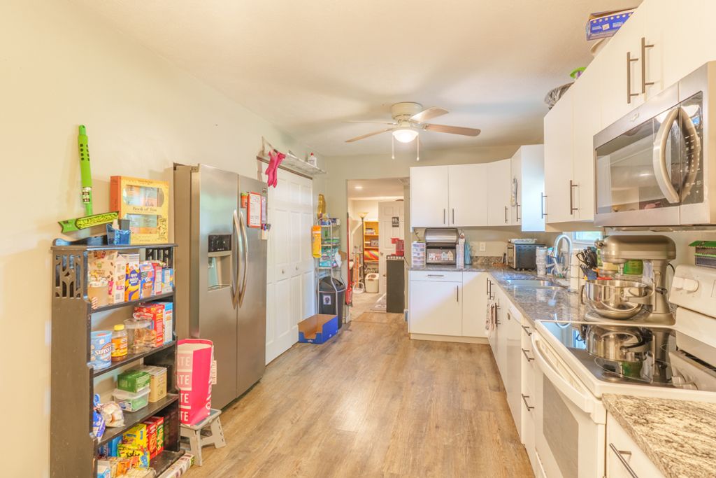 Image 24 of property listing at 418 Marteeny Street, Mt Vernon, IL 62864