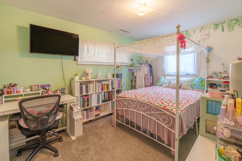 Image 28 of property listing at 418 Marteeny Street, Mt Vernon, IL 62864