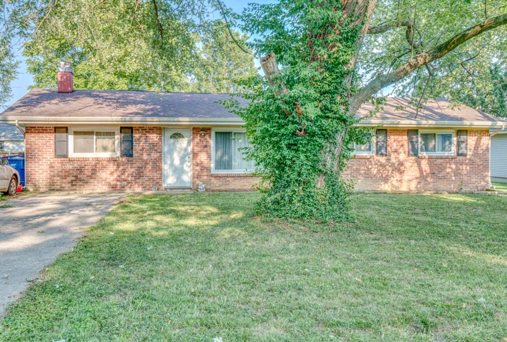 Image 4 of property listing at 418 Marteeny Street, Mt Vernon, IL 62864