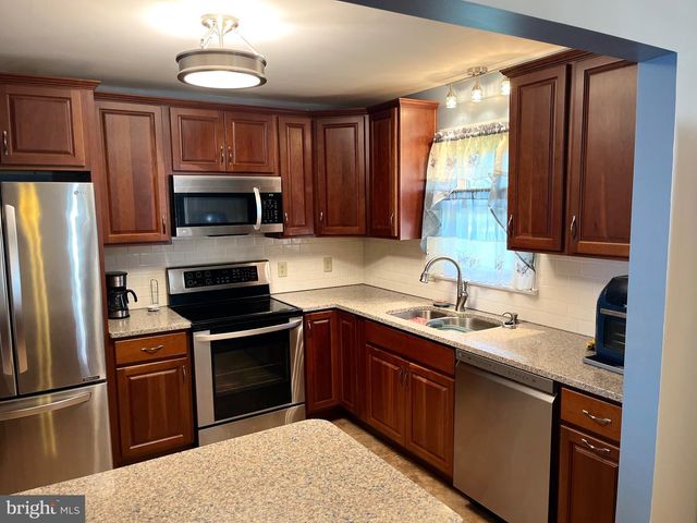 4912 SUNSET DR, Harrisburg, PA 17112