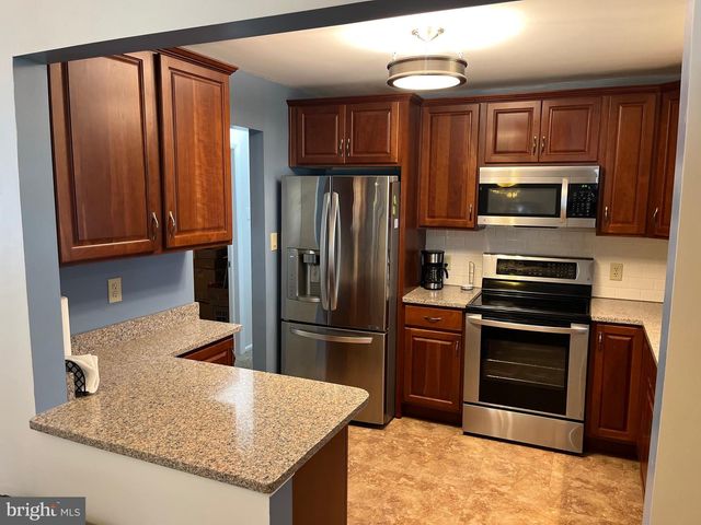 4912 SUNSET DR, Harrisburg, PA 17112