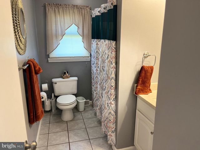 4912 SUNSET DR, Harrisburg, PA 17112