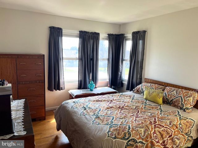 4912 SUNSET DR, Harrisburg, PA 17112