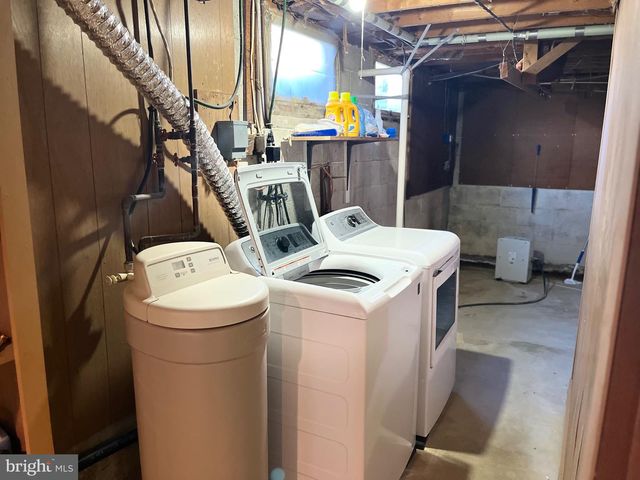 4912 SUNSET DR, Harrisburg, PA 17112