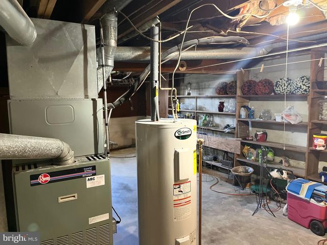 4912 SUNSET DR, Harrisburg, PA 17112